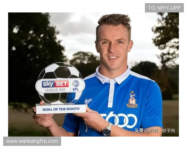 《从草根到球场之巅：足球明星的成长故事与传奇人生》